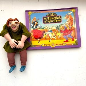 Disney Hunchback Of Notre Dame Quasimodo Plush/Plastic FingerPuppet & popup book